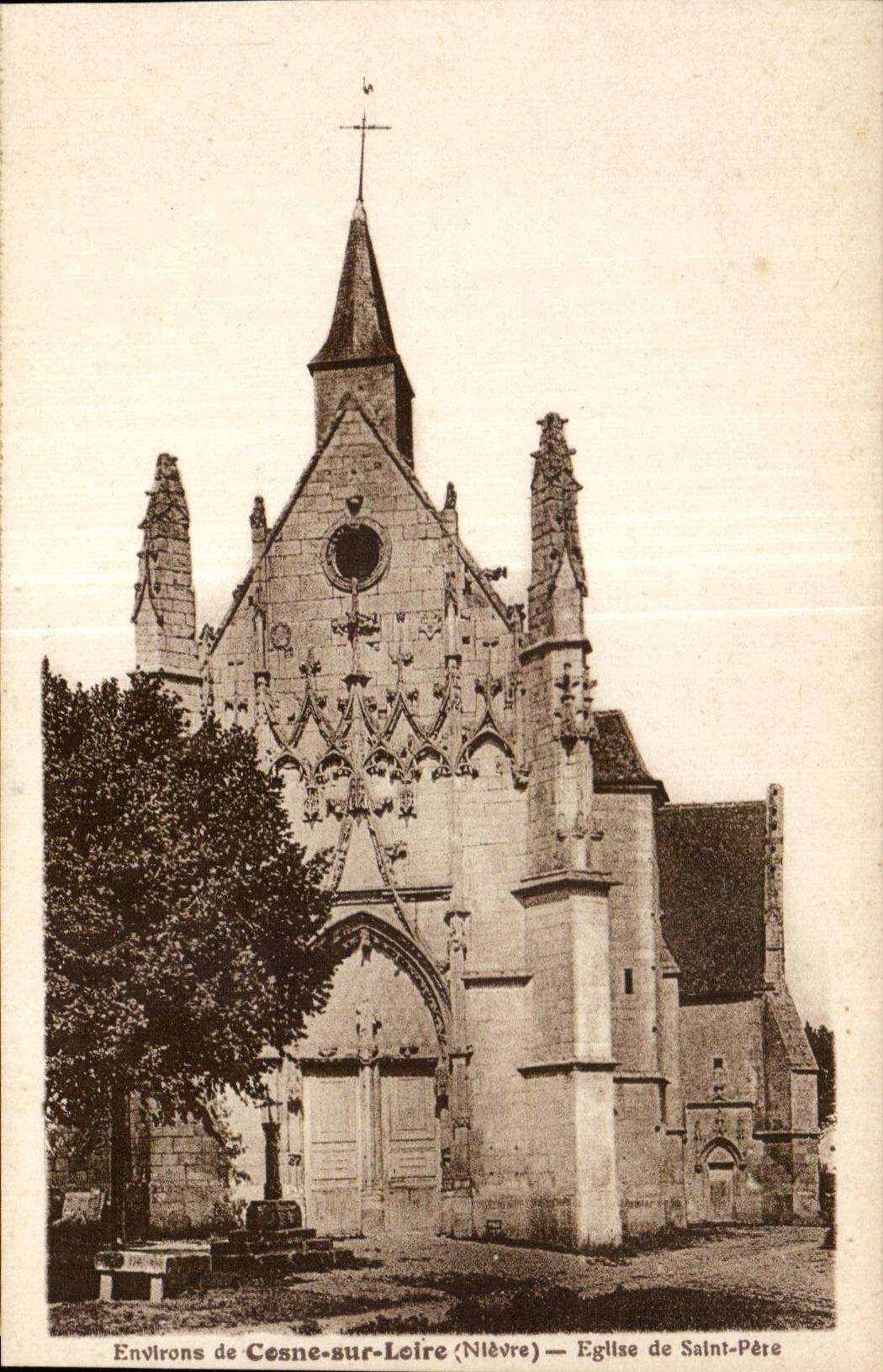 CPA Nievre Environs de Cosne sur Loire Eglise de Saint Pere