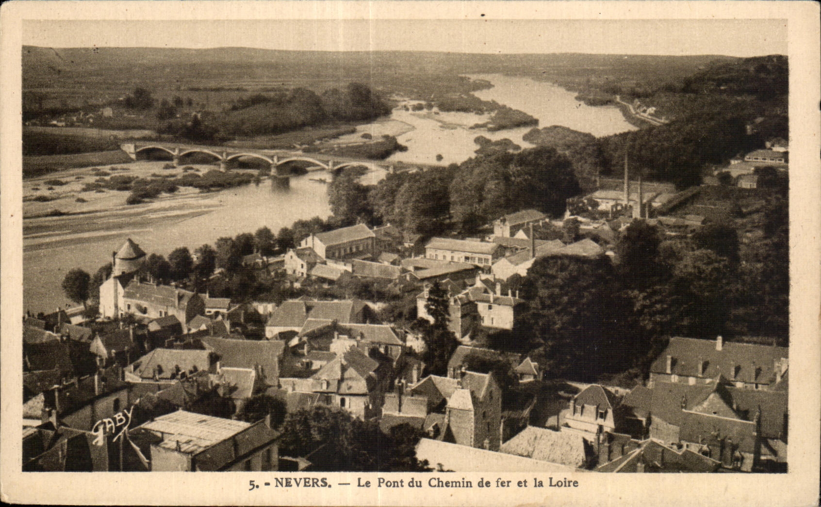 CPA Nevers Le Pont du Chemin de Fer et la Loire