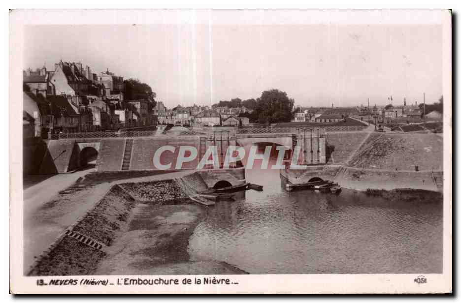 CPA Nevers L Embouchure de la Nievre