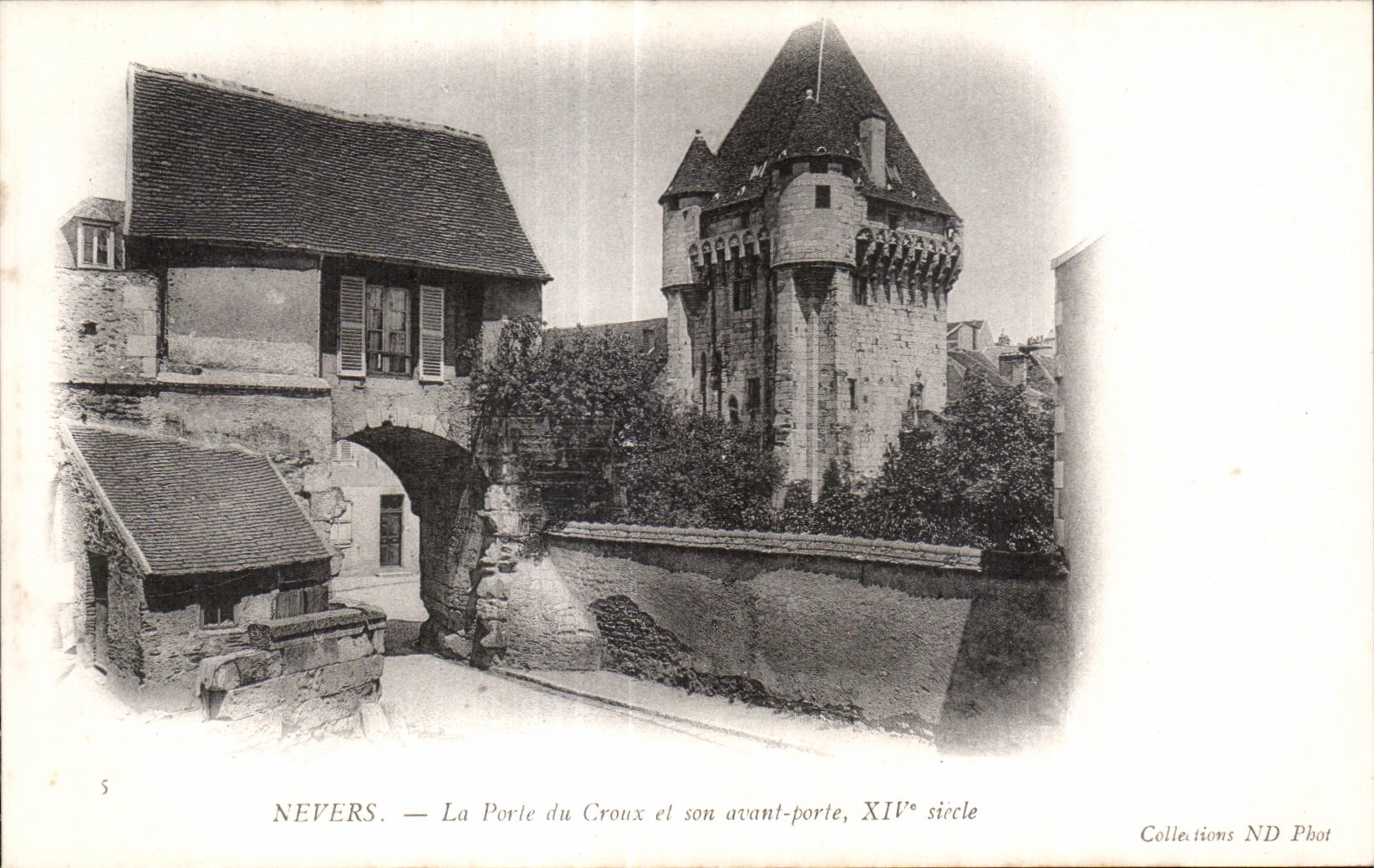CPA Nevers Le Porte du Croux et Son Avant Porte