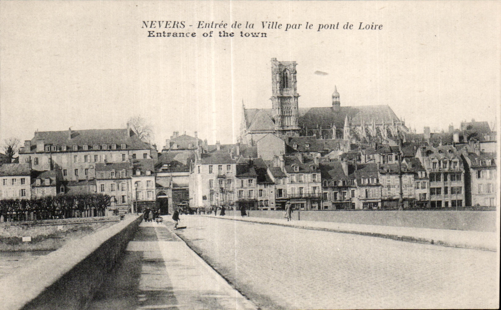 CPA Nevers Entree de la Ville Par le Pont de Loire
