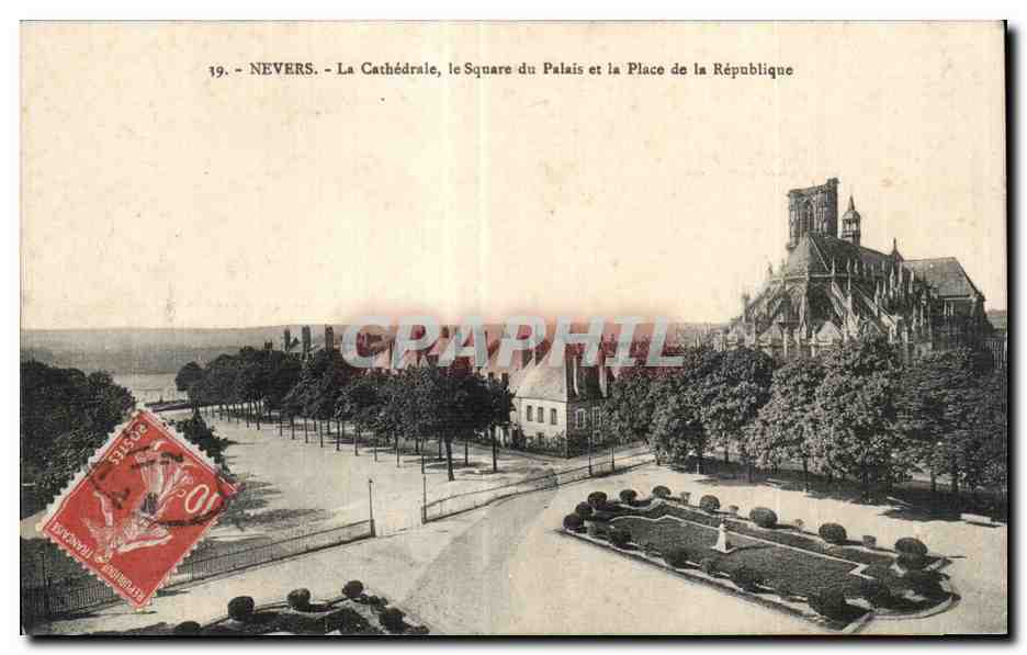 CPA Nevers La Cathedrale le Square du Palais et la Place de la Republique