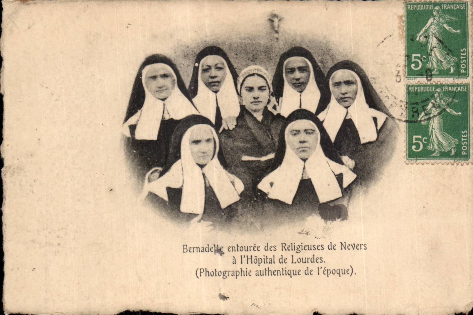 CPA Nevers Bernadelle entouree des Religieuses de Nevers a l hopital de Lourdes 