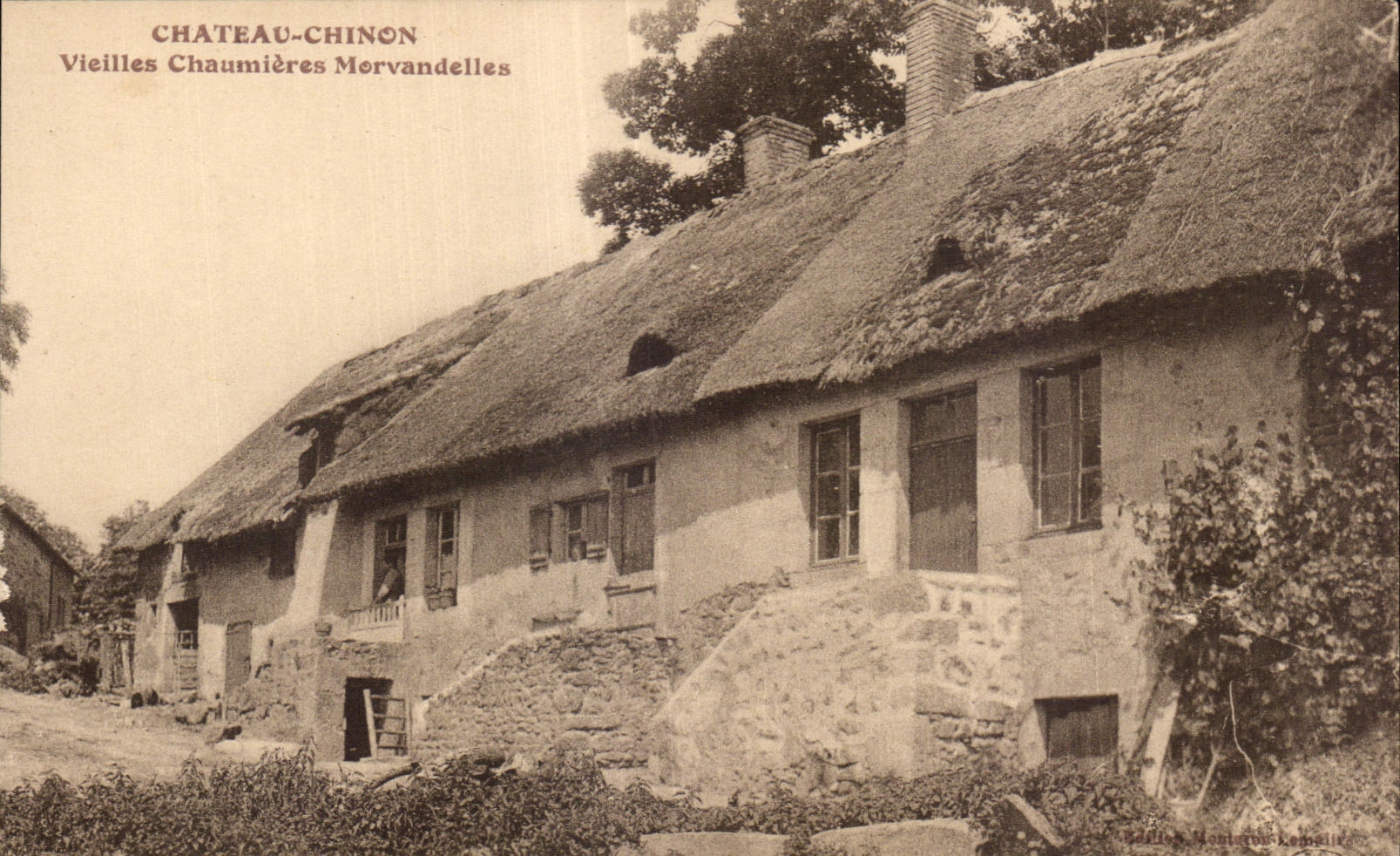 CPA Chateau Chinon Vieilles Chaumieres Morvandelles