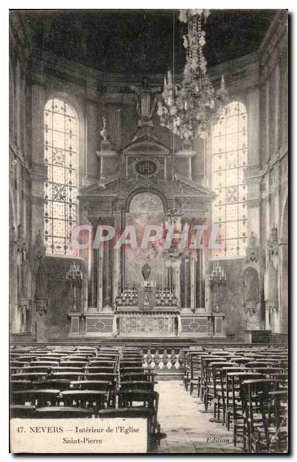 CPA Nevers Interieur de I Eglise Saint Pierre
