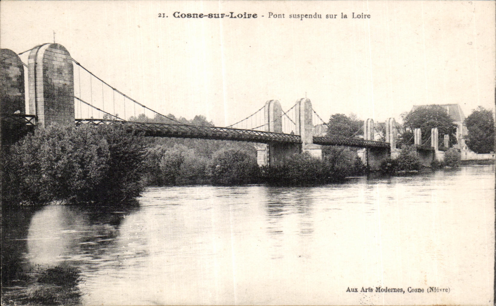 CPA Cosne sur Loire Pont suspendu sur la Loire
