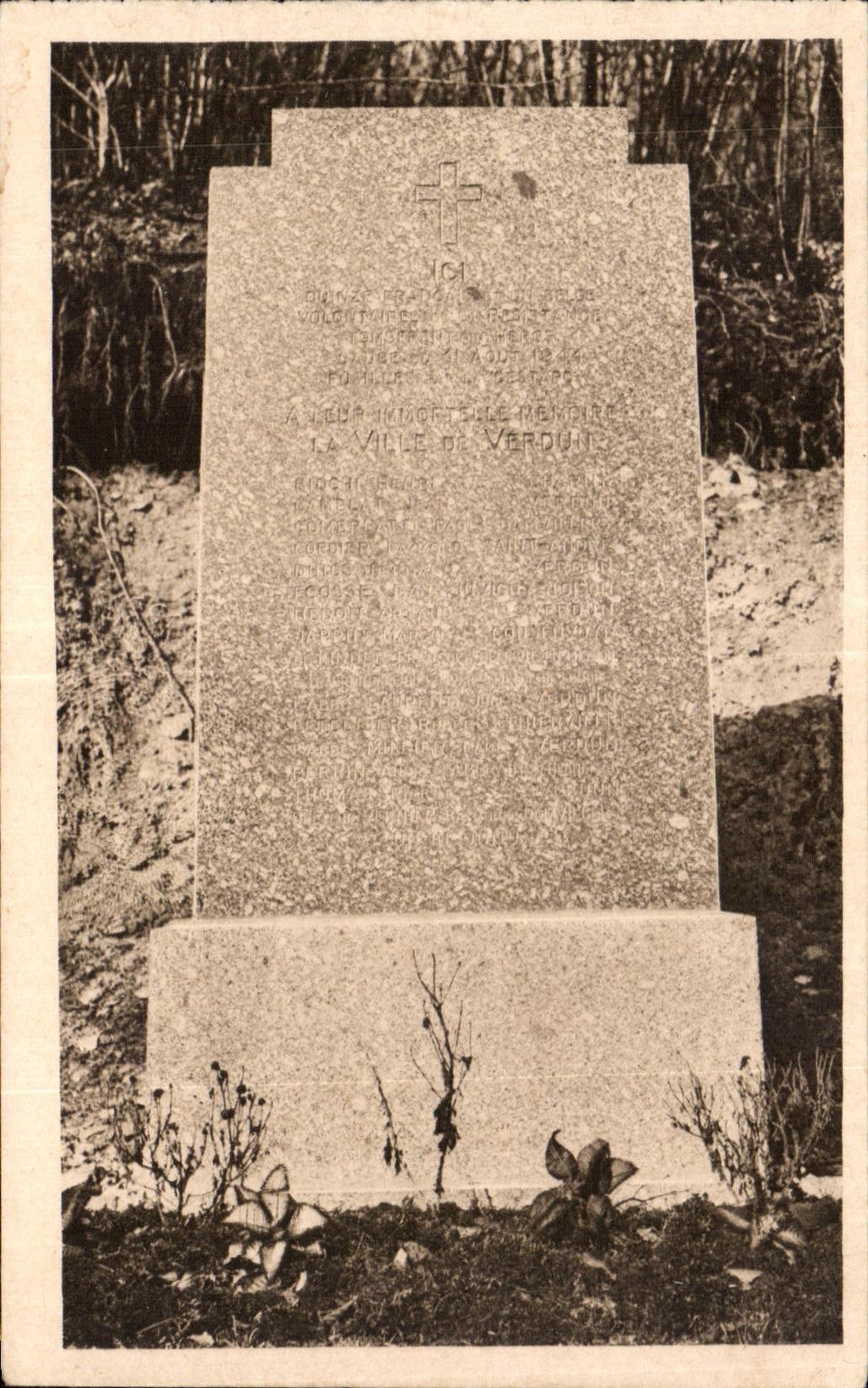 Stèle des Fusillés de Tavannes — Verdun — CPAPHIL 15