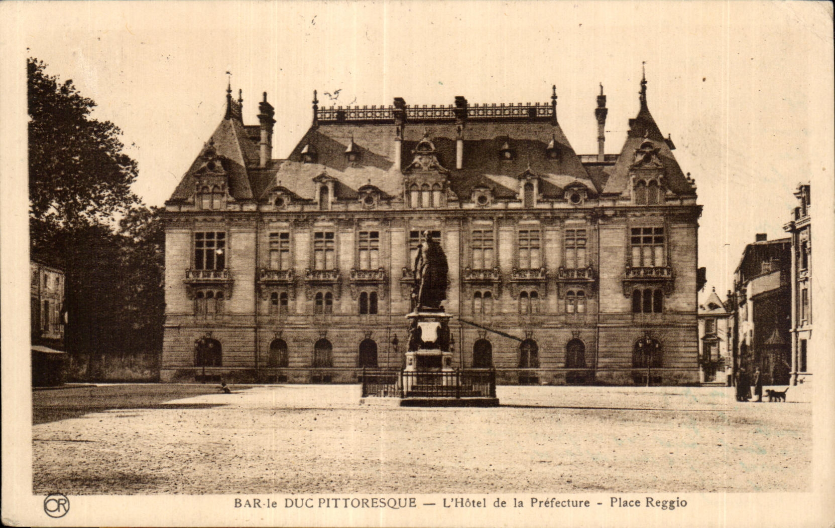 Bar-le-Duc pittoresque — L'Hôtel de la Préfecture - Place Reggio