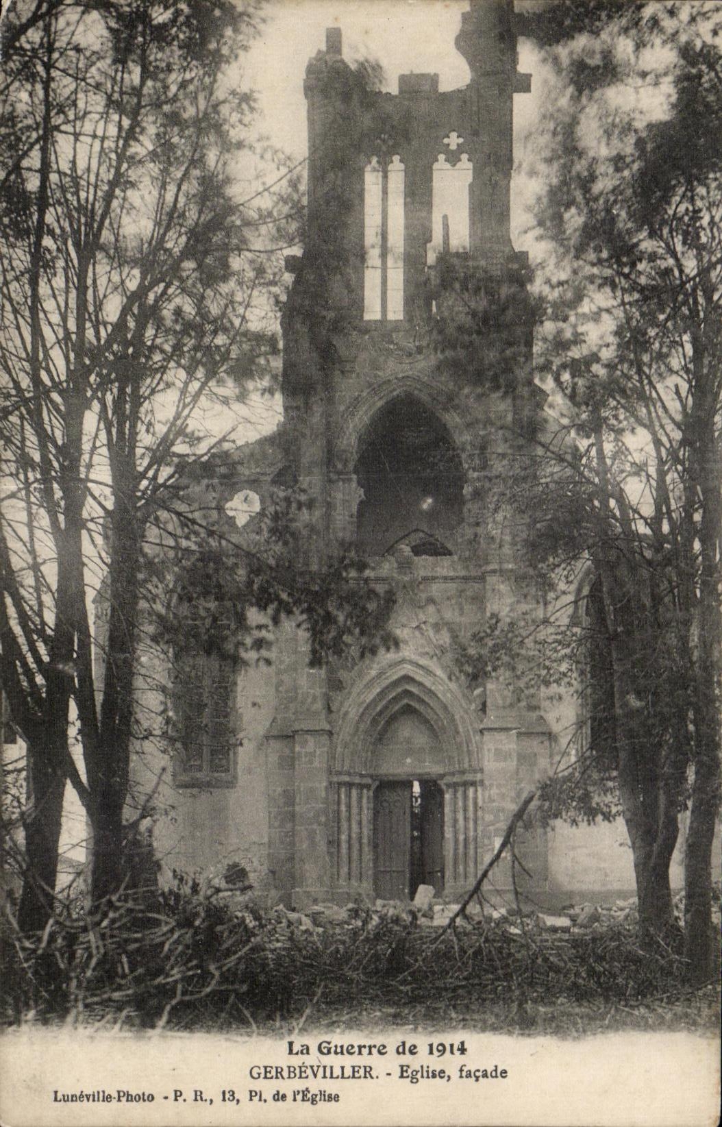 CPA Gerbeviller La Guerre de Eglise facade Militaria