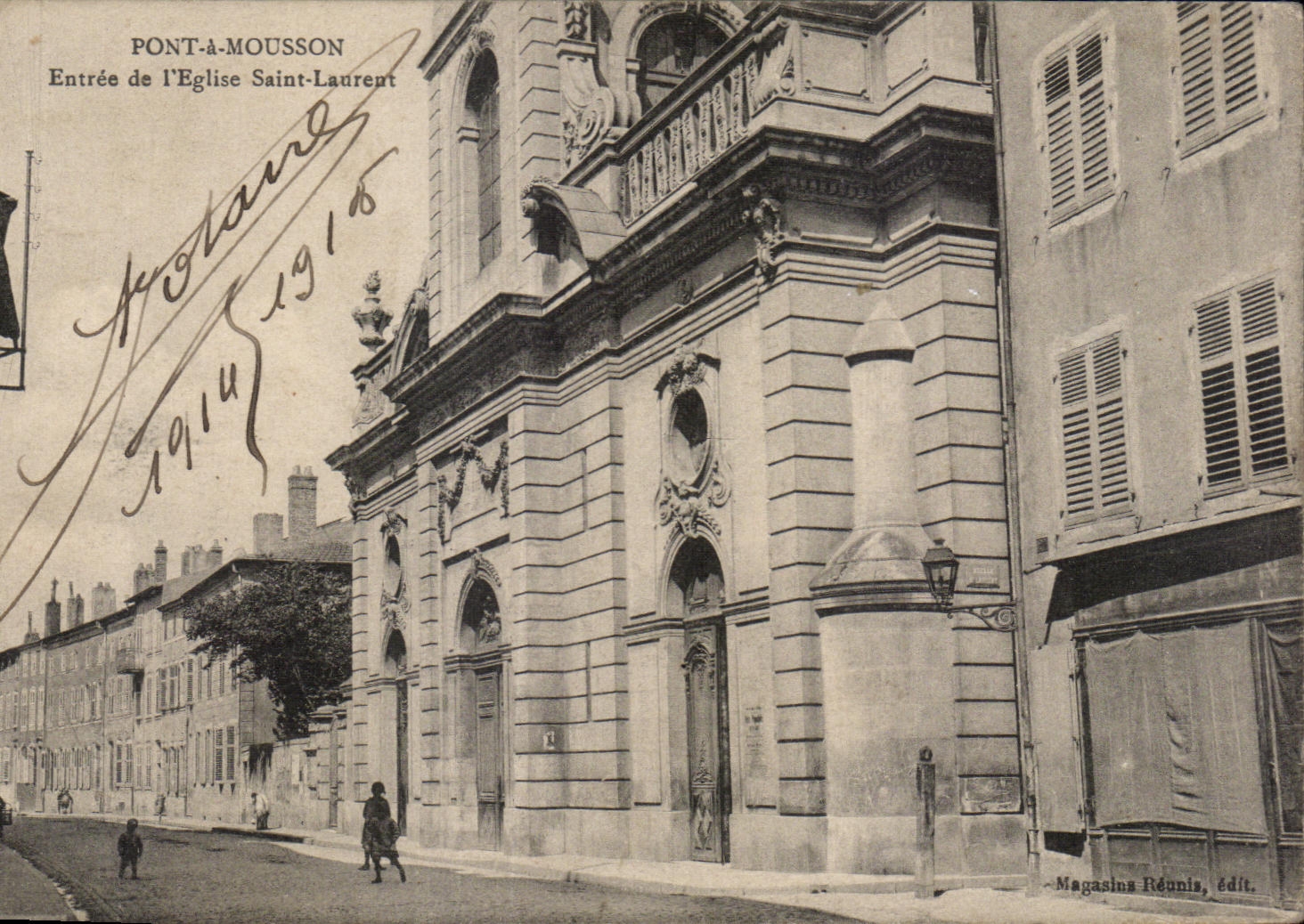 Pont-à-Mousson — Entrée de l'Église Saint-Laurent — Magasins Réunis, édit.