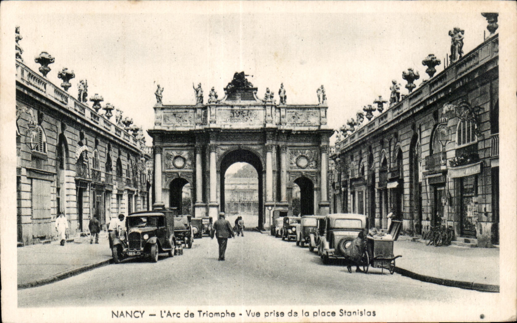 CPA Nancy I Arc de Triomphe Vue prise de la place Stanislas