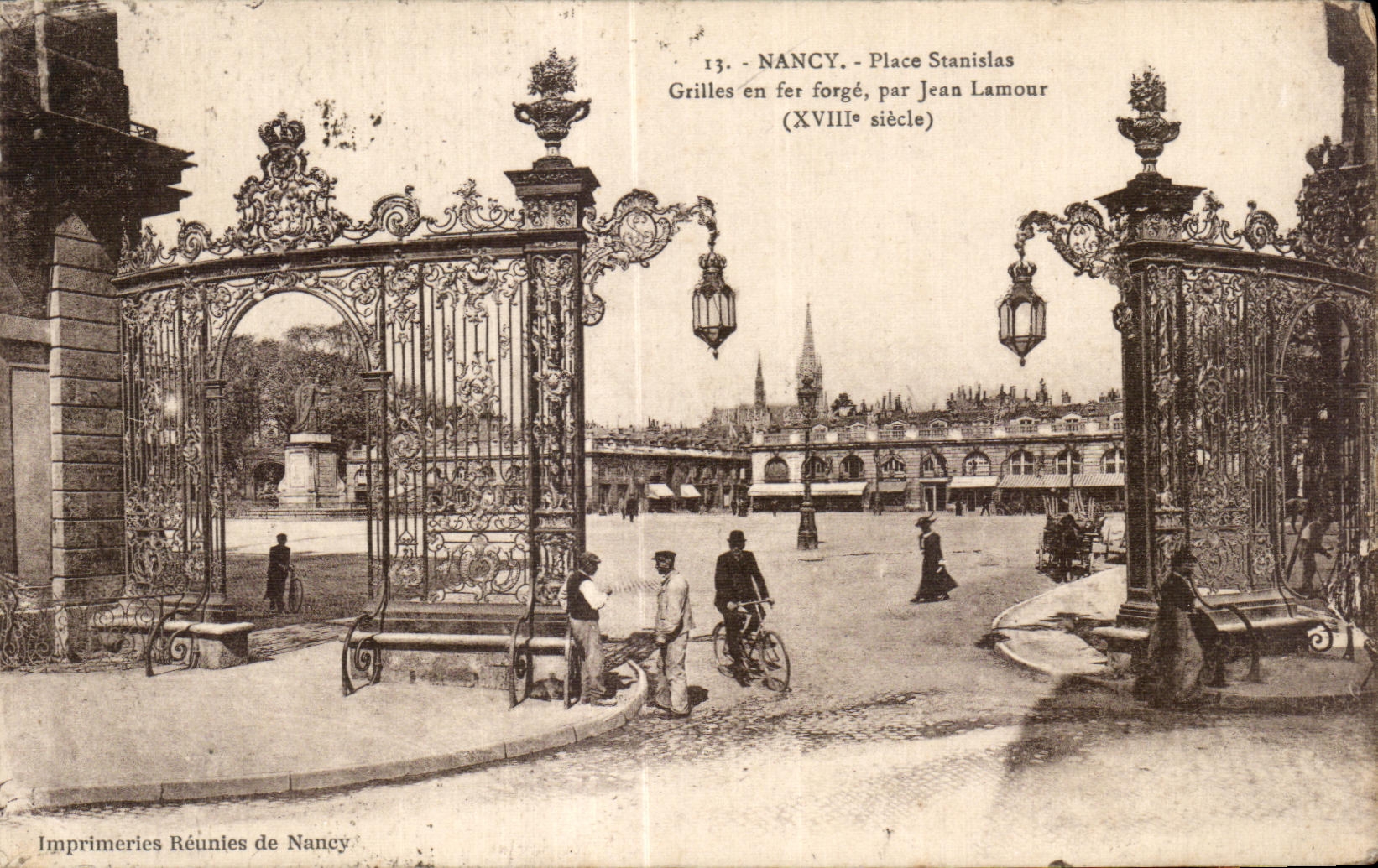 CPA nancy Place Stanislas grilles en fer forge par jean Lamour XVIIIe siecle
