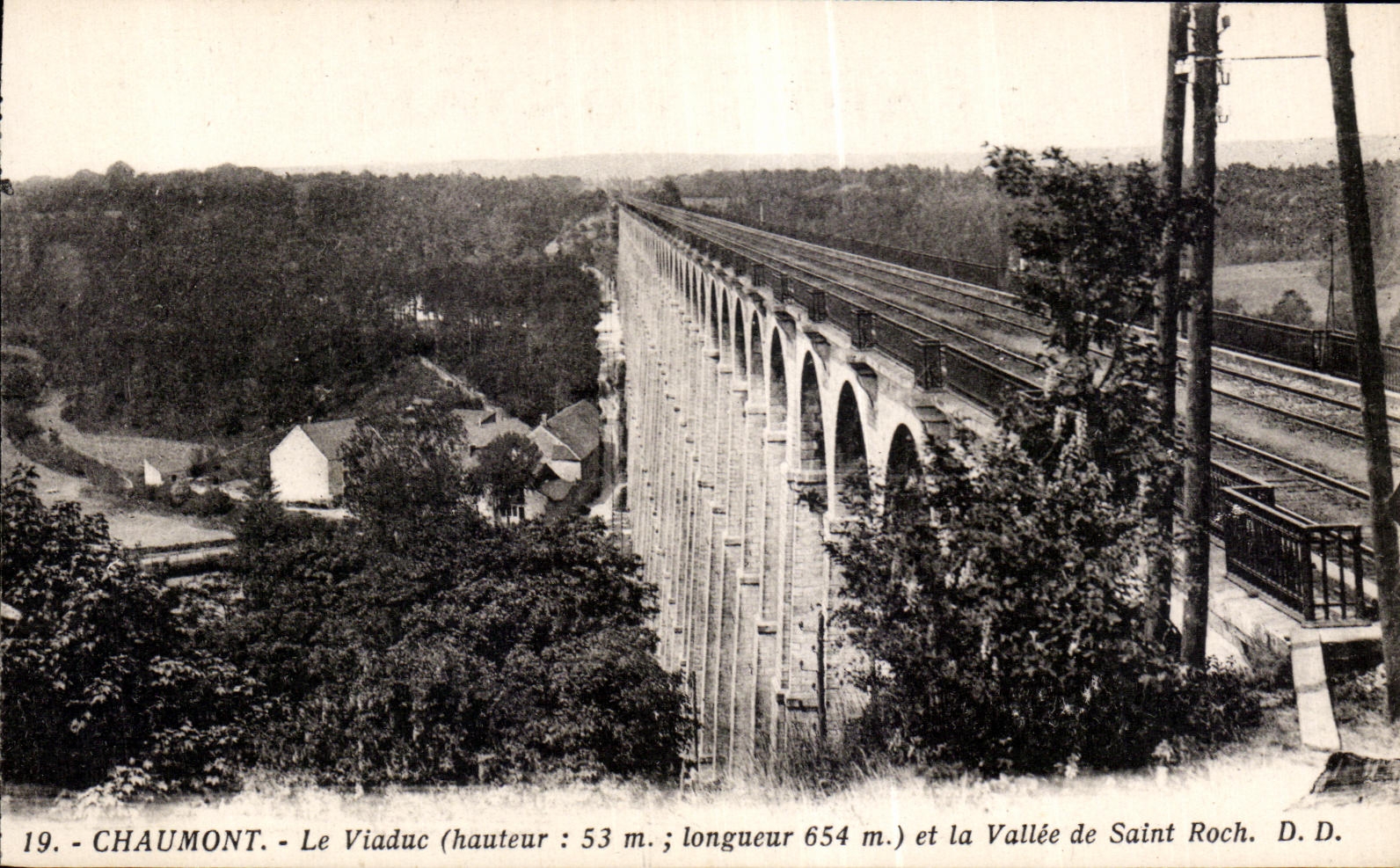 Chaumont - Le Viaduc (hauteur : 53 m. ; longueur 654 m.) et la Vallée de Saint Roch.