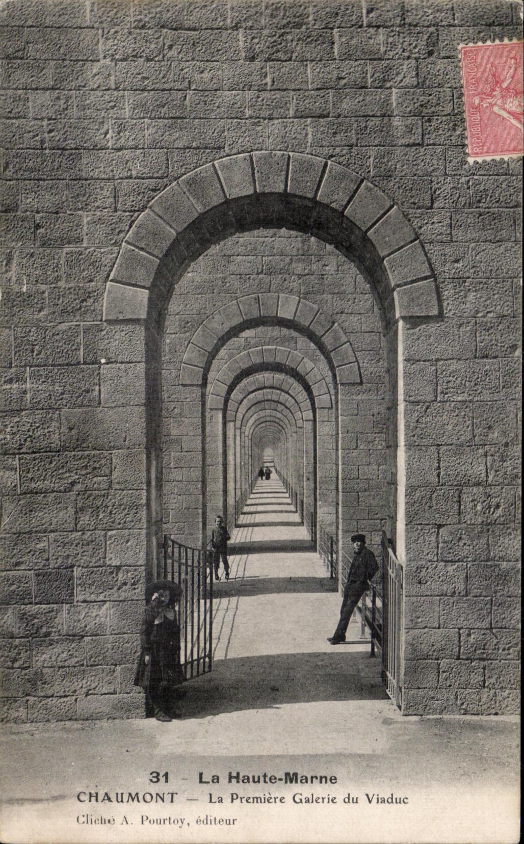 CPA La Haute Marne Chaumont La Premiere Galerie du viaduc