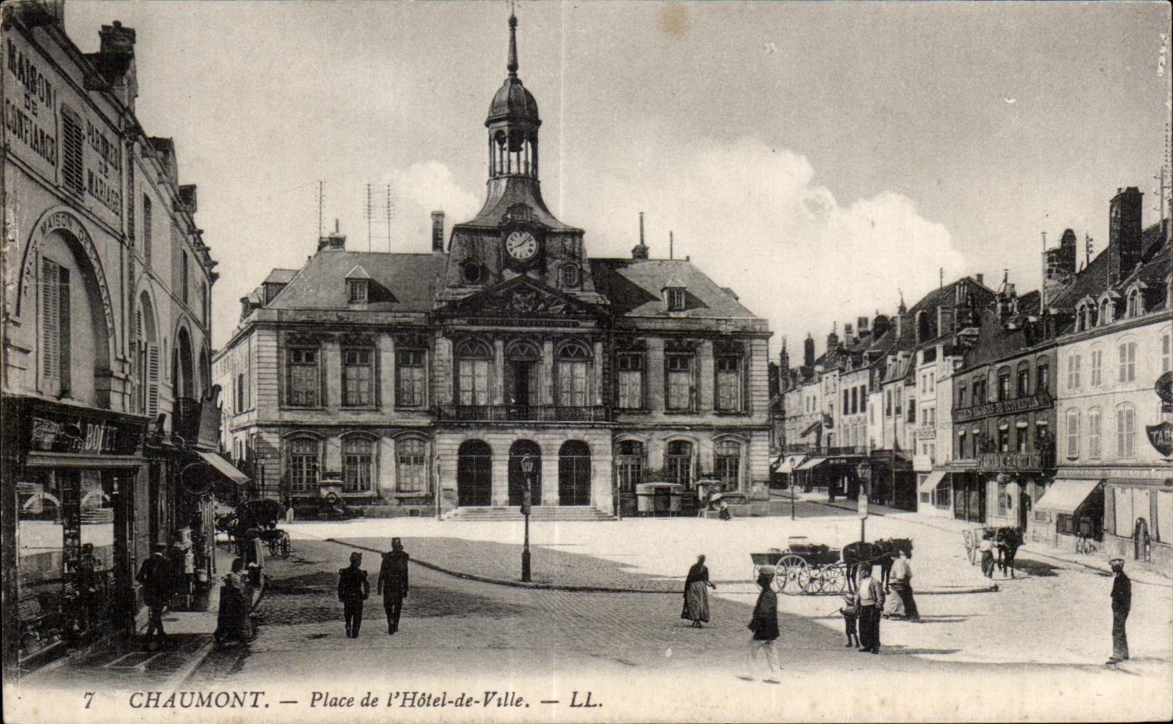 Chaumont — Place de l'Hôtel-de-Ville — LL. n°7