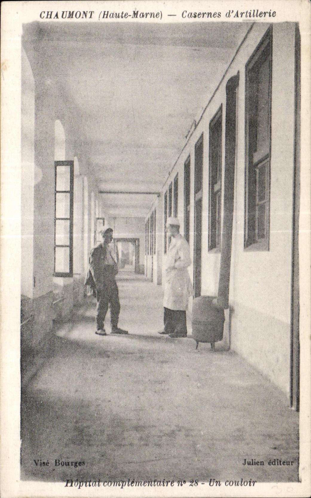 CPA Chaumont (Haute Marne) casernes d Artillerie Hopital complementaire Un couloir Militaria 
