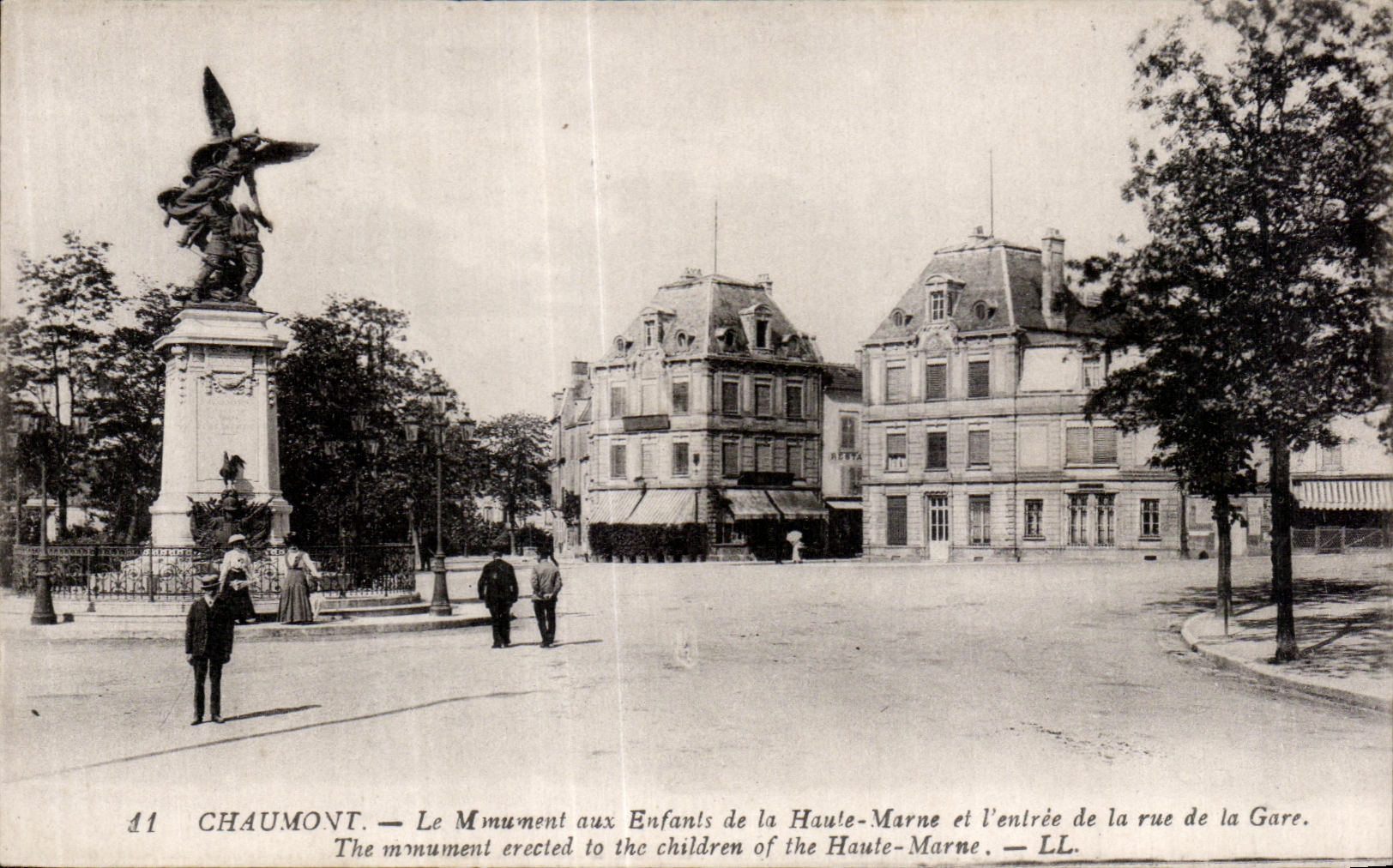 CPA Chaumont lr mmument aux enfants de la haute marne