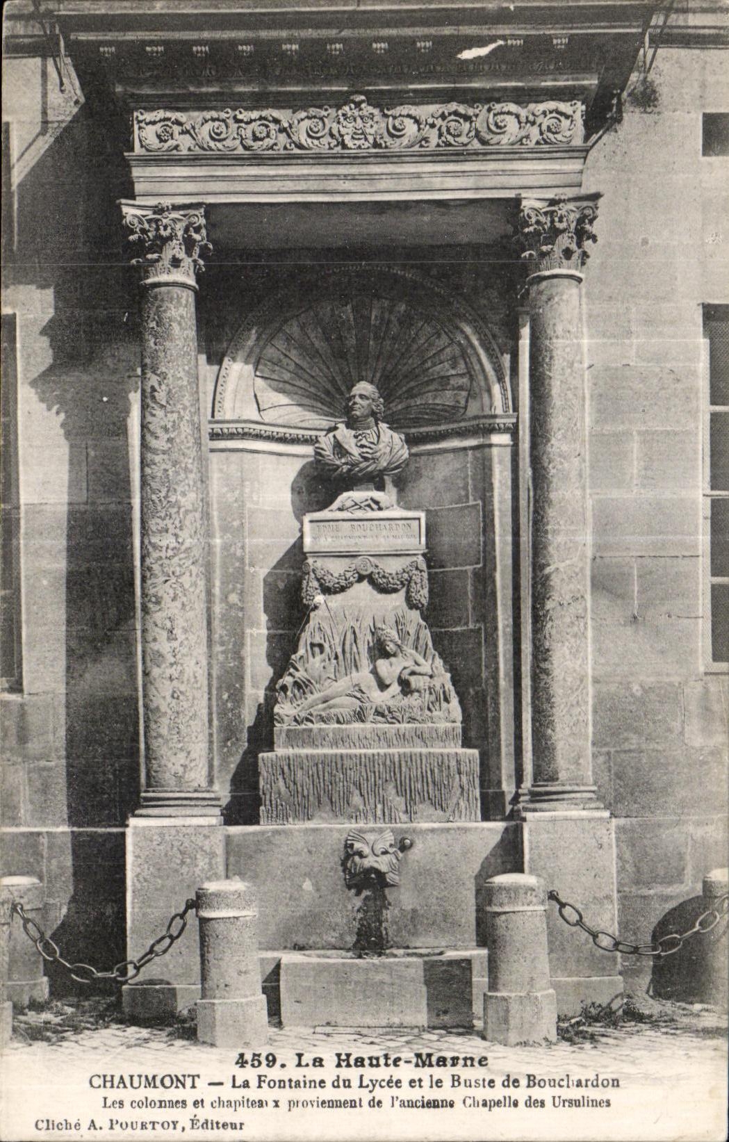 CPA La Hante Marne Chaumont La Fontaine du Lycee et le Buste da Bouchardon 