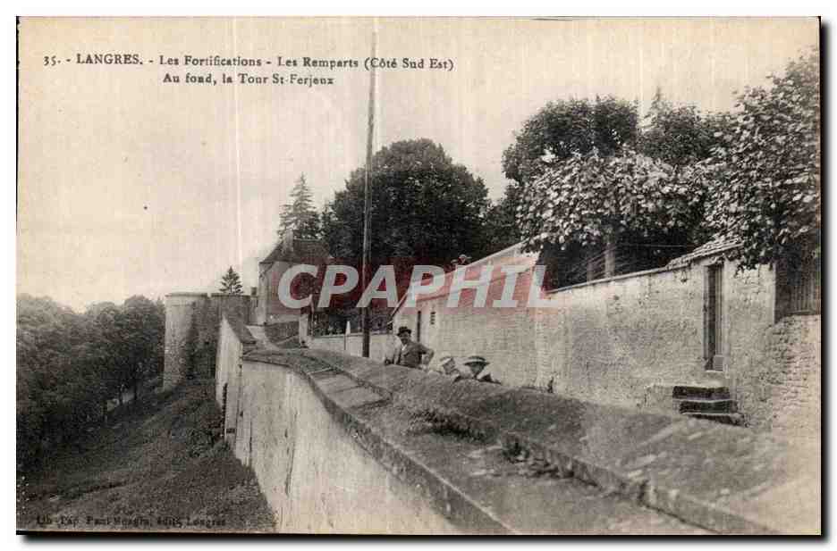 CPA Langres Les Fortifications Les Remparts Au fond la Tour St Ferjenx