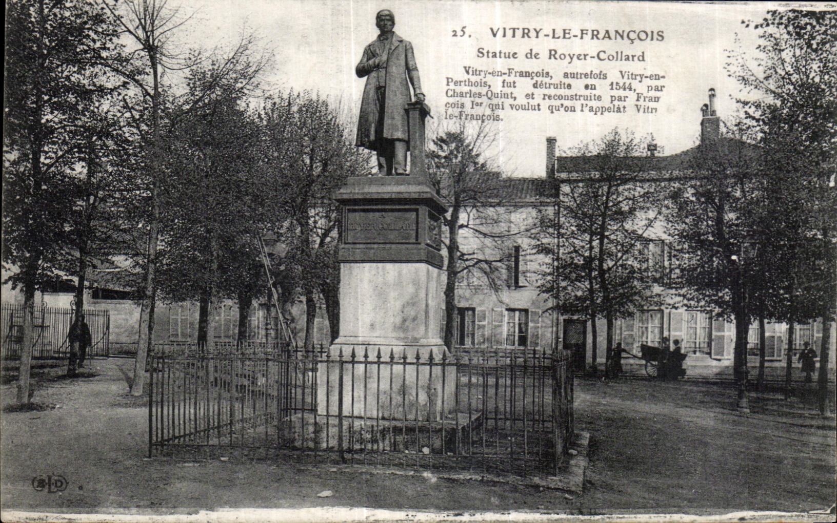 CPA Vitry Le Francois Statue de Royer Collard