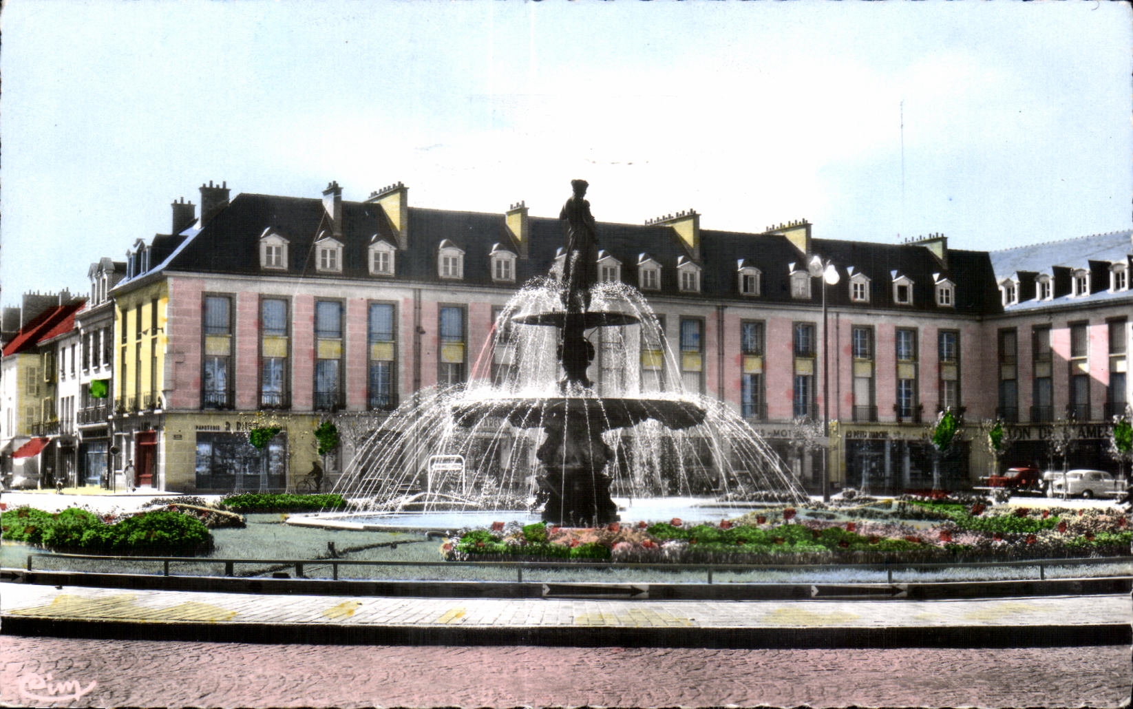 CPSM Vitry le Francois Place d armes et deesse