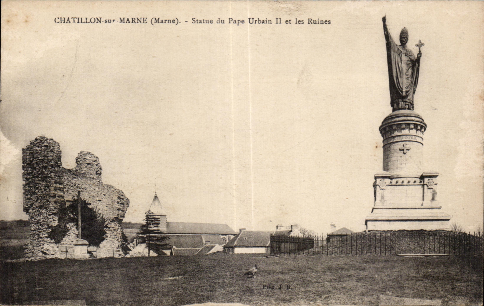 CPA Chatillon sur Marne statue du Pape Urbain II et les ruines 