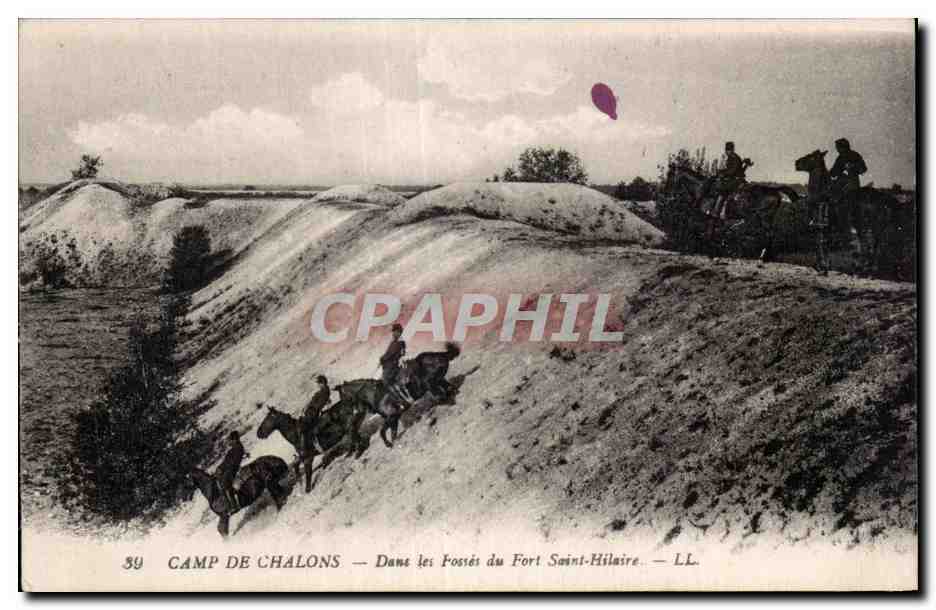 CPA Camp de chalons dans les fosses du fort saint hilaire ll Cheval Horse Militaria 