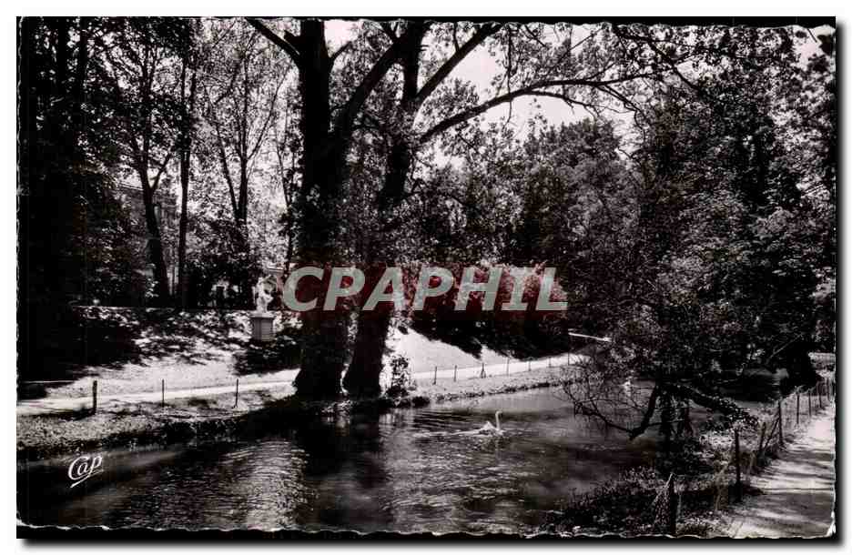 CPSM Chalons sur marne le jardin et le canal du jard
