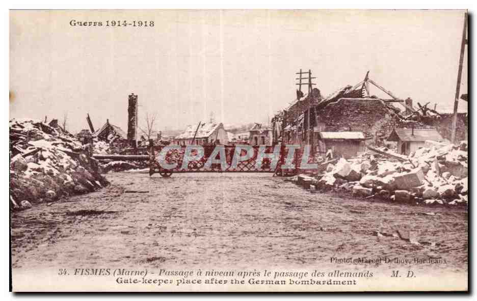 CPA Fismes Marne passage a niveau apres le passage des allemands m d 