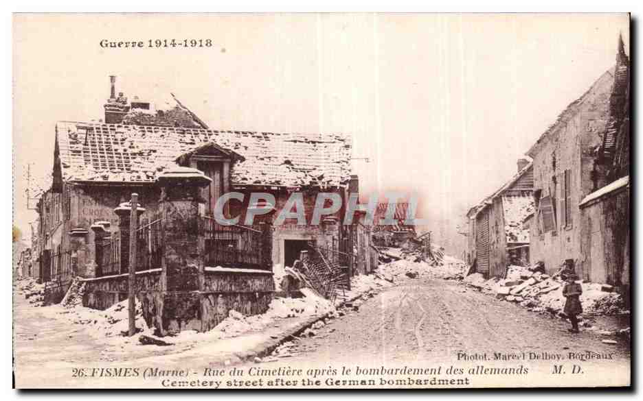 CPA Rue du cimetiere apres le bombardement des allemands 