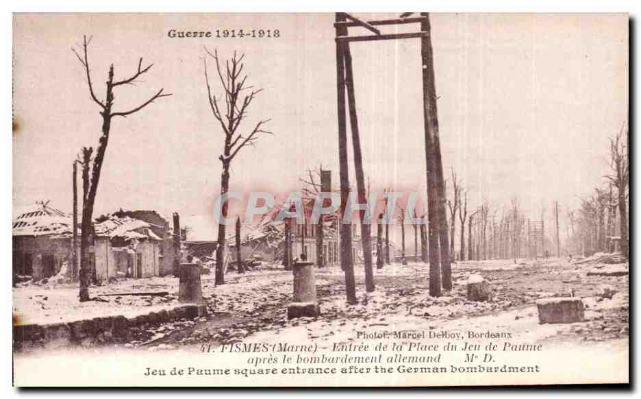 CPA Interieur du cimetiere apres le bombardement allemand jeu de paume Fismes