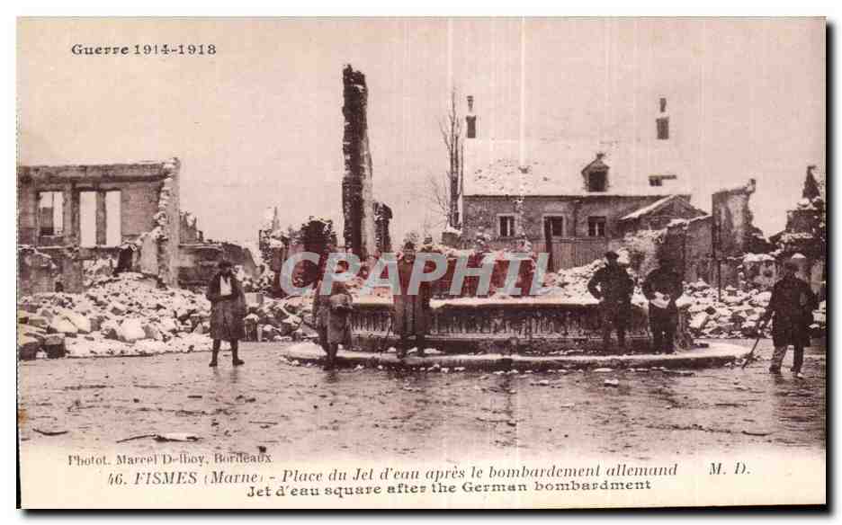 CPA Fismes Place du jet d eau apres le bombardement allemand Jet d eau 