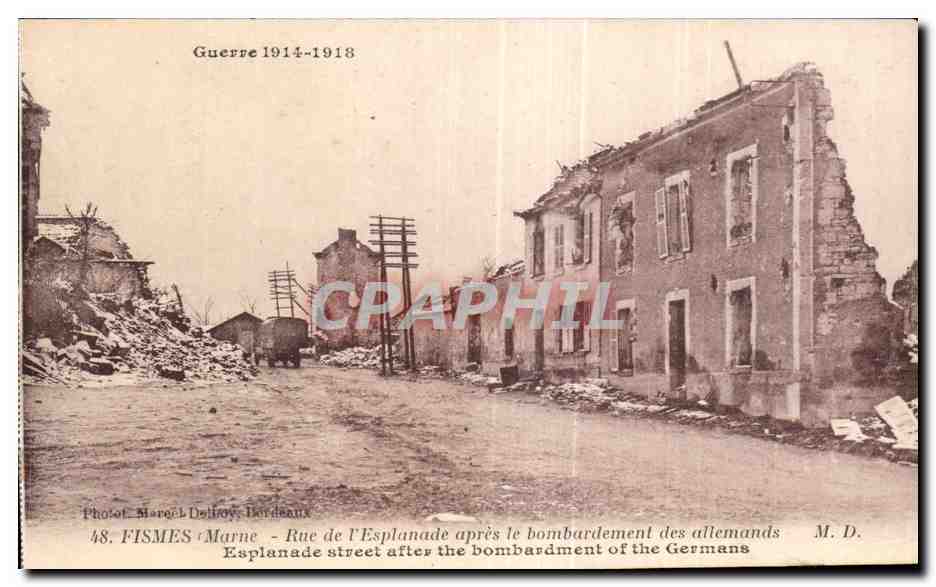 CPA Fismes Rue de l esplanade apres le bombardemenl des allemands