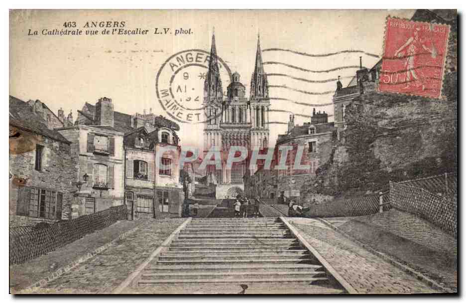 CPA Angers La cathedrale vue de l Escalier L V phot