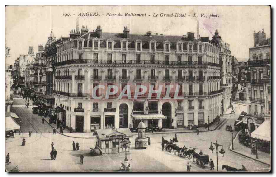 CPA Angers Place du ralliement le grand Hotel L V phot