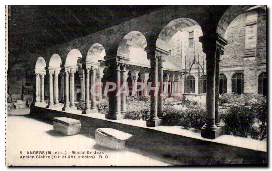 CPA Angers Musee St jean ancien cloitre xii et xvi siecles R D