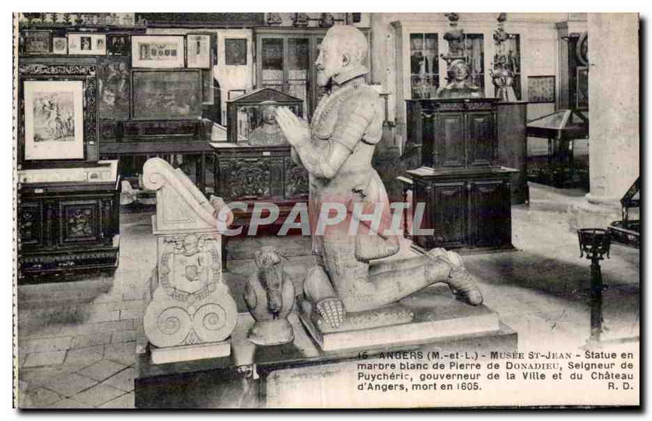 CPA Angers Musee St jean statue en marore blanc de pierre de donadieu selgneur de puycheric gouverneur de la ville