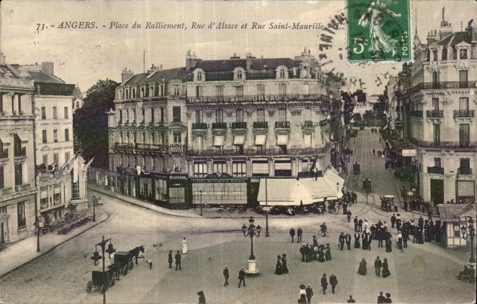CPA Angers Place du Ralliement Rue d Alsace et rue Saint Maurille 