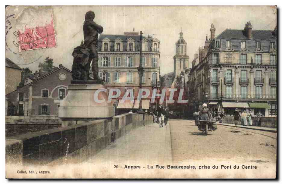 CPA Angers La rue Beaurepaire prise du pont du centre