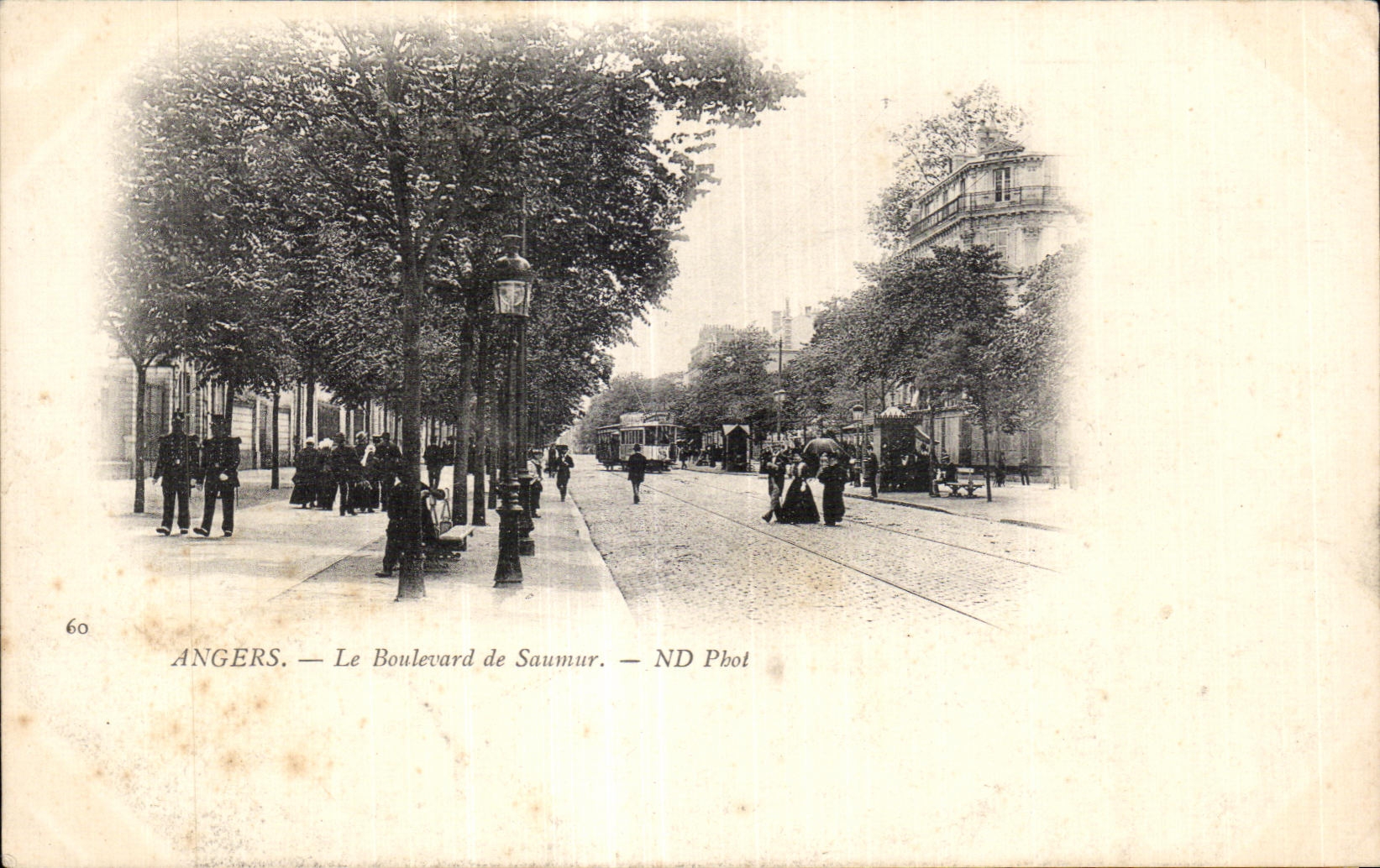 CPA Angers Le boulevard de Saumur 