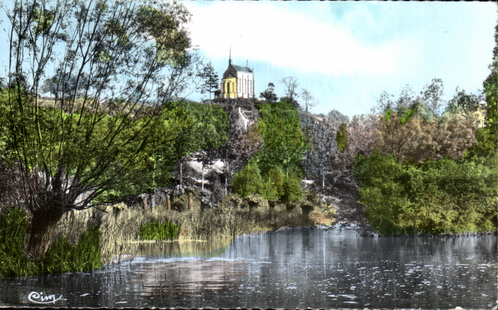 CPSM Seiches sur le Loir La chapelle de Matheflon sur les bords du Loir 