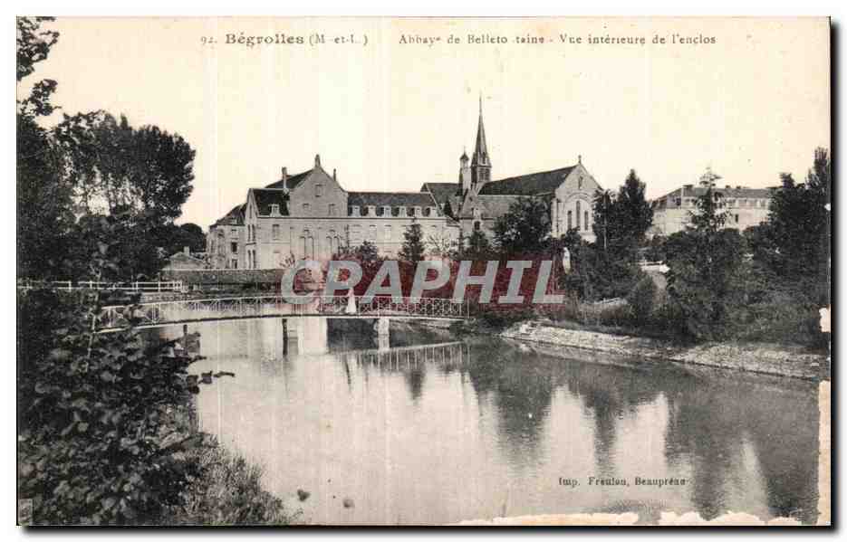 CPA Begrolles Abbaye de Bellefontaine Vue interieure de l enclos