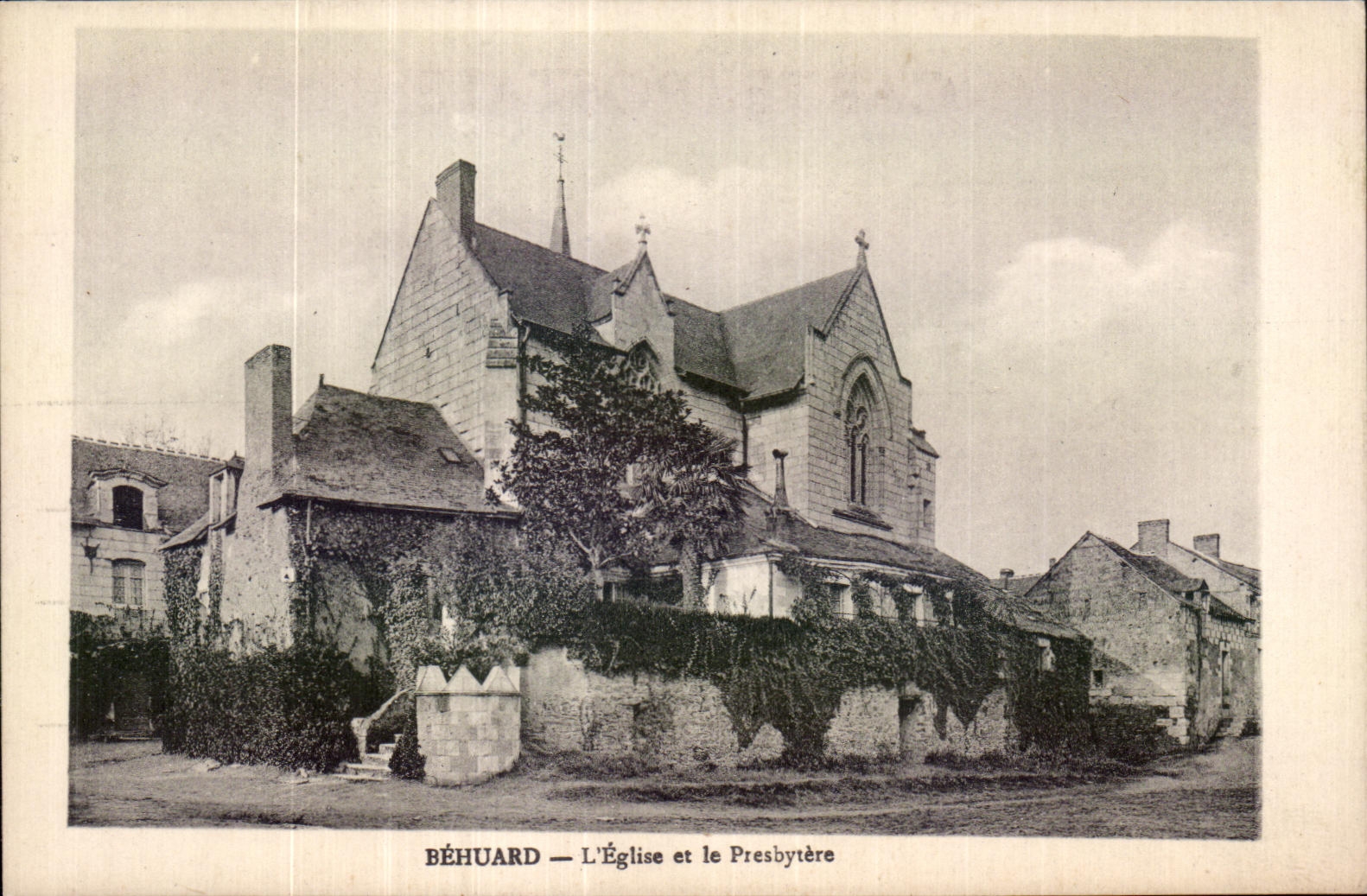 CPA Behuard L eglise et le presbytere
