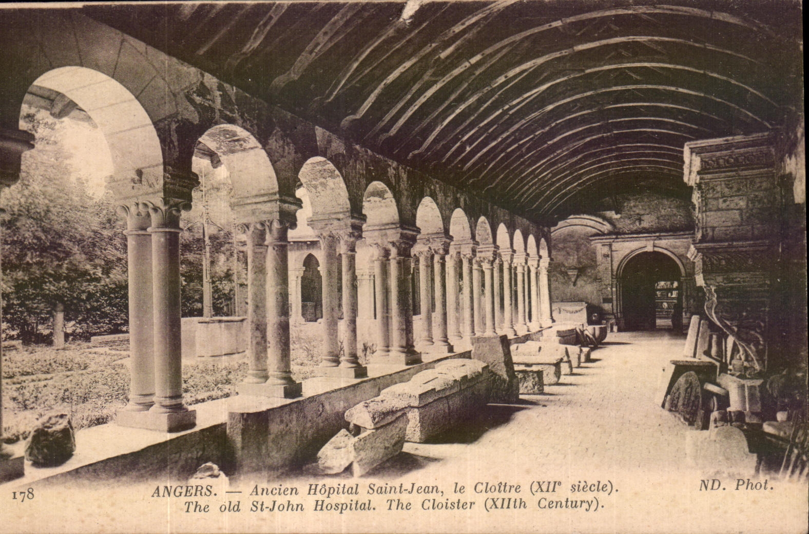 CPA Angers Ancien hopital Saint Jean Le cloitre 