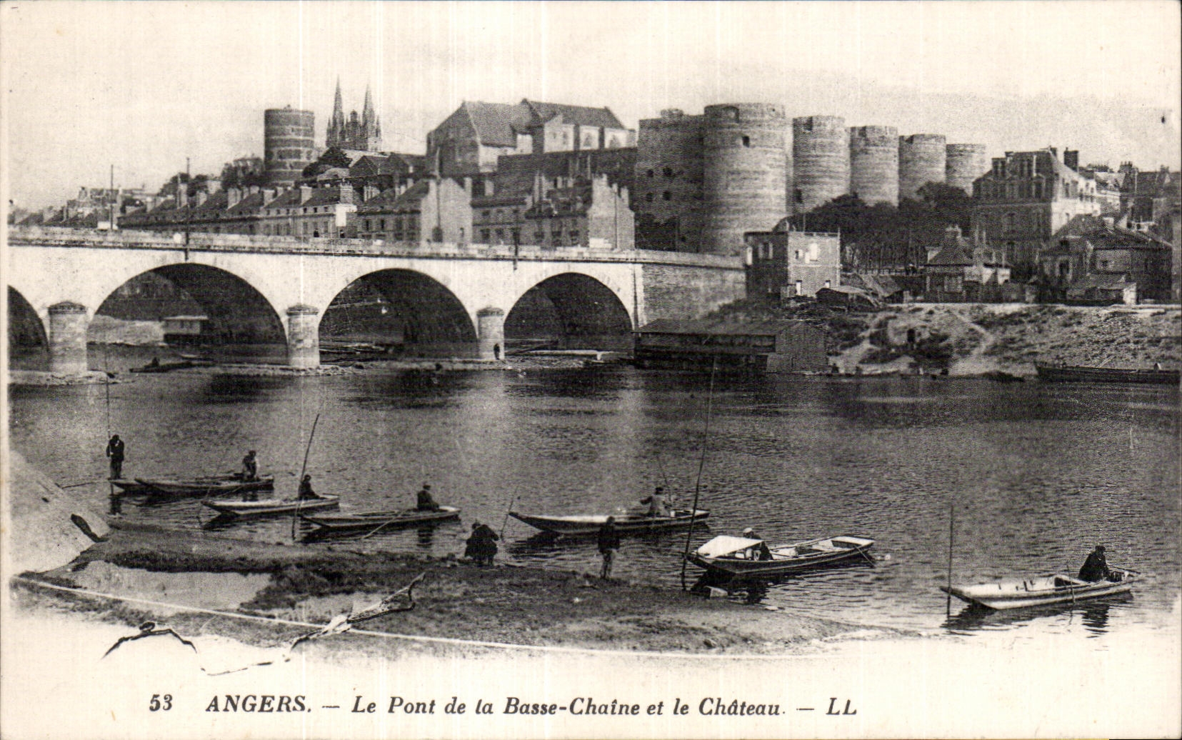 CPA Angers Le pont de la Basse Chaine et le chateau 