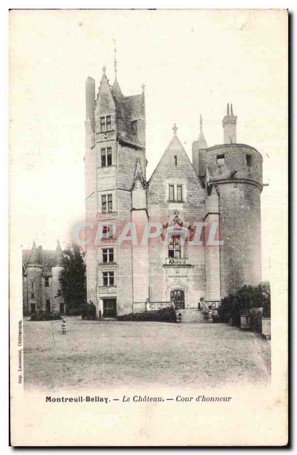 CPA Montreuil Bellay Le Chateau Cour d honneur