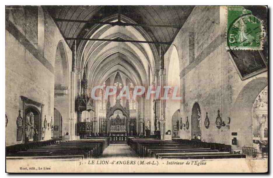 CPA Le Lion d Angers Interieur de l Eglise