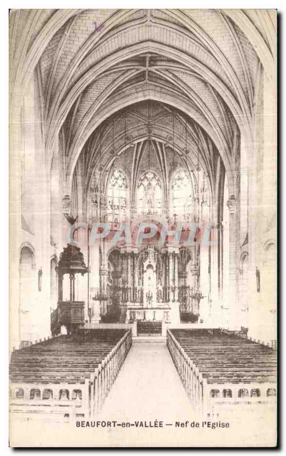 CPA Beaufort en Vallee Nef de l Eglise