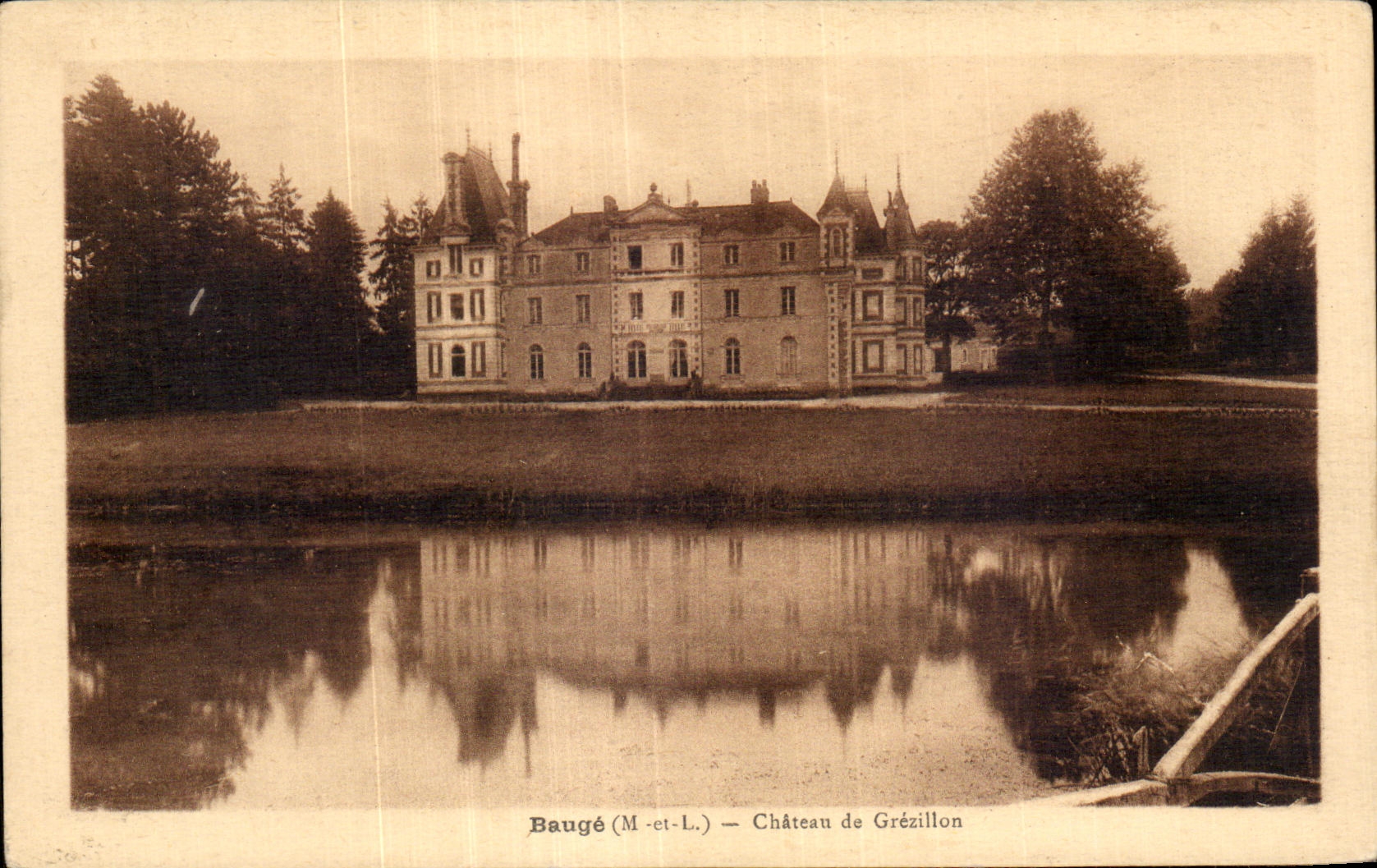 CPA Bauge Chateau de Grezillon