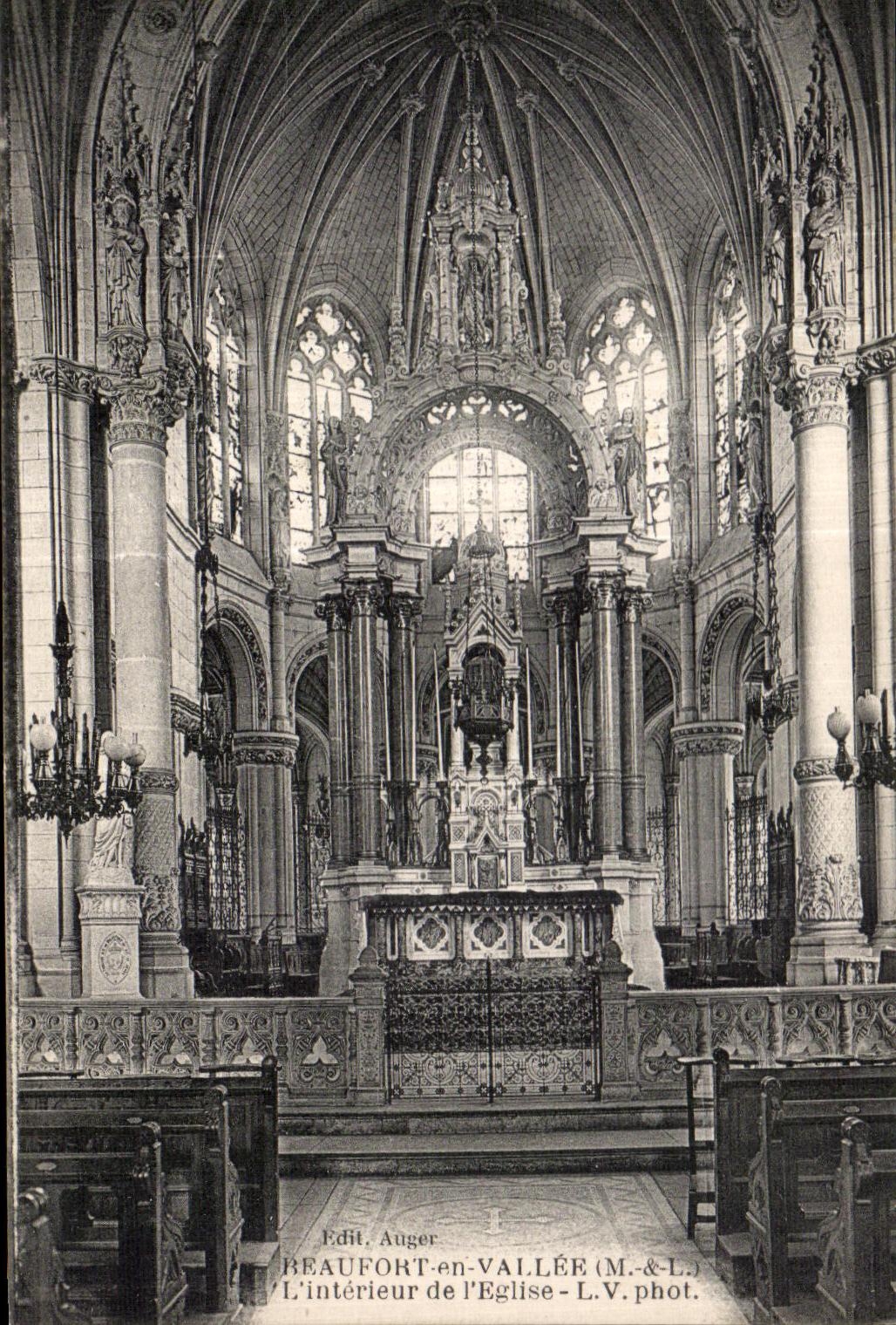 CPA Beaufort en Vaille L interieur de l Eglise